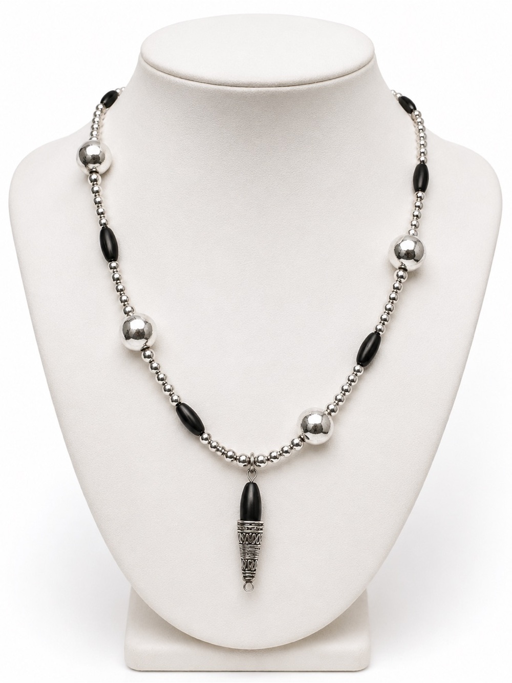 Vintage Silver Tone Necklace with Pendant – Minimalist Ethnic Style, 55 cm